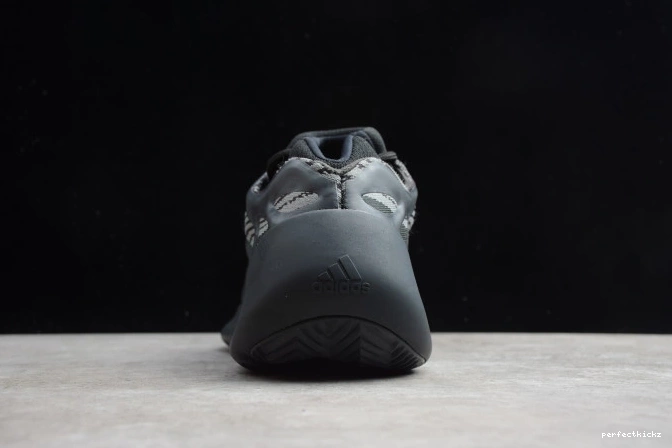 Boost V3 H67799 Black Yeezy Adidas 700 0708